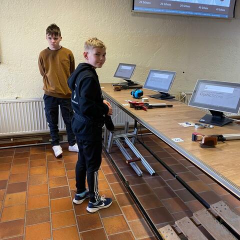 Jonas vor der BZM 25